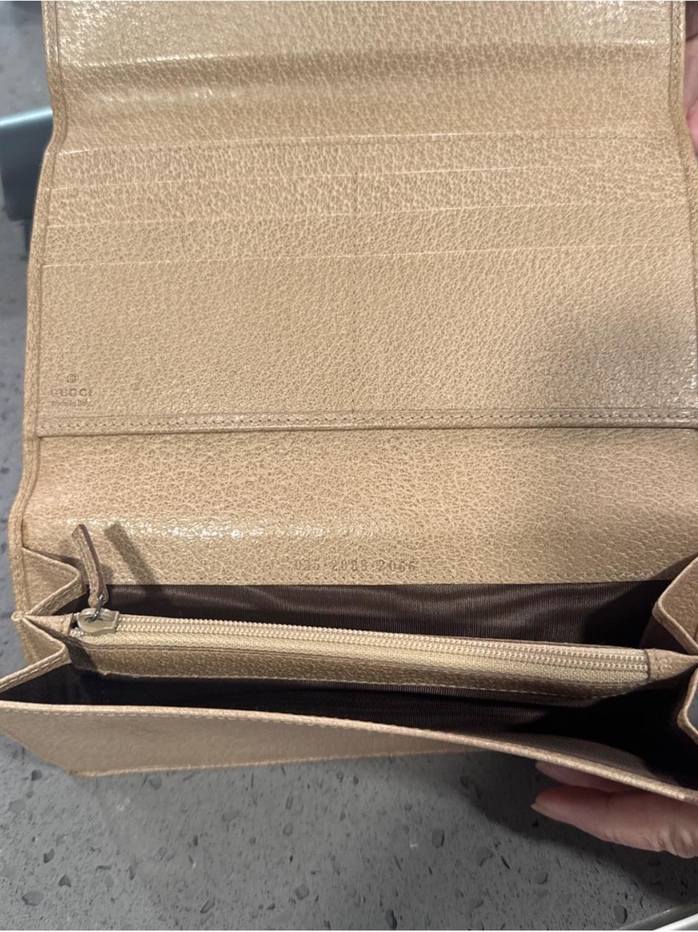 Gucci Beige Textured Clutch with Silver Accent - Picture 3 of 3
